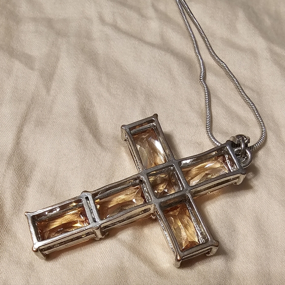 Elegant Faux Citrine Cross Pendant 18 inch Necklace 2 inch Extender EUC - Picture 5 of 8